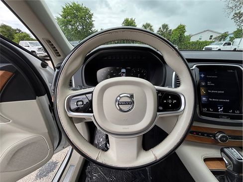 Used 2021 Volvo XC90 T6 Momentum image 25