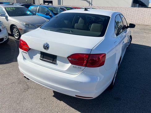 Used 2013 Volkswagen Jetta SE Sedan FWD image 9