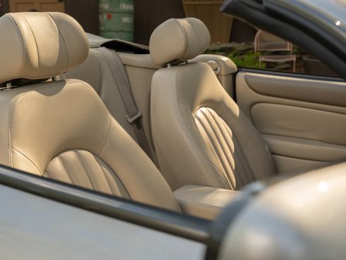 Used 2001 Jaguar XK8 Convertible RWD image 31