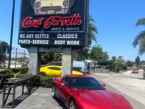 Used 1998 Chevrolet Corvette Coupe RWD image 11