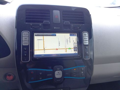 Used 2011 Nissan Leaf SL image 15