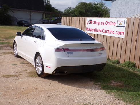 Used 2015 Lincoln MKZ image 3
