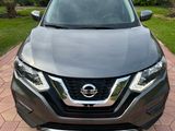 Used 2017 Nissan Rogue SV image 2