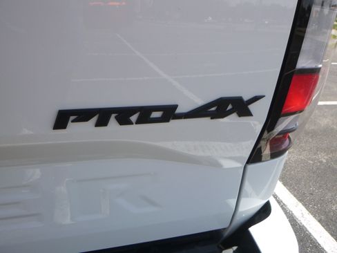 Used 2024 Nissan Frontier 4x4 Crew Cab image 13