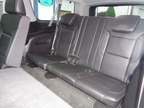 Used 2018 Chevrolet Suburban 4WD LT image 6