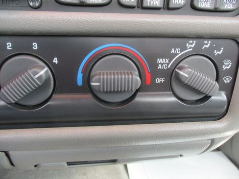 Used 2003 Chevrolet S10 Pickup 2WD Regular Cab image 32