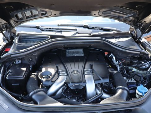 Used 2015 Mercedes-Benz GL 550 image 45
