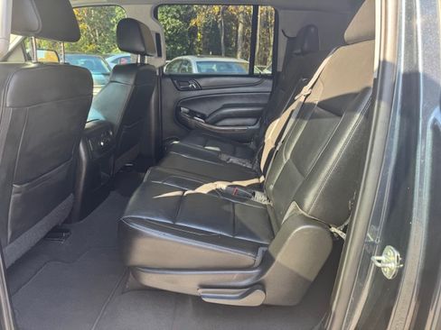 Used 2019 Chevrolet Suburban LT image 10