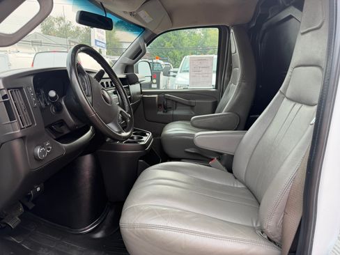 Used 2022 GMC Savana 2500 UNAVAIL RWD image 11