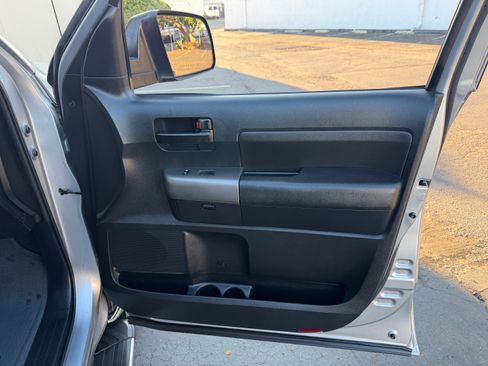 Used 2011 Toyota Tundra 4x4 Double Cab image 26