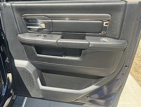 Used 2015 RAM 1500 2WD Crew Cab Sport image 29