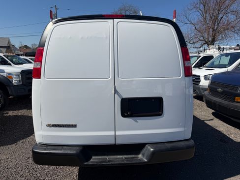Used 2020 Chevrolet Express 3500 image 4