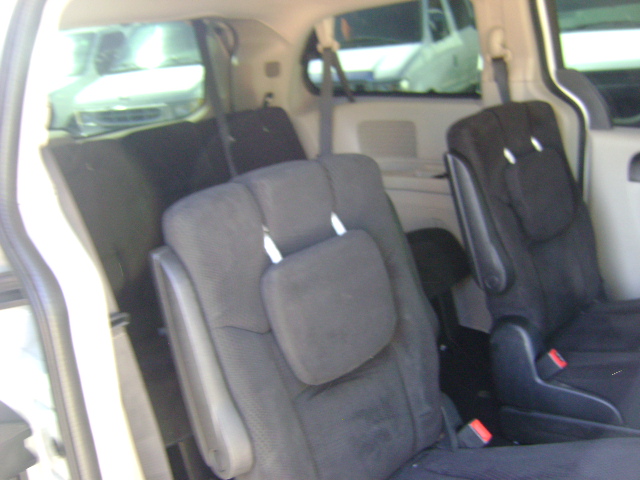 Used 2015 Dodge Grand Caravan SXT FWD image 9