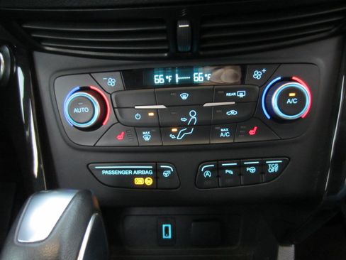 Used 2018 Ford Escape Titanium image 14