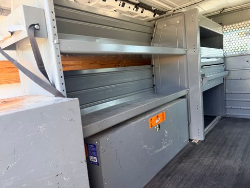 Used 2014 Chevrolet Express 2500 RWD image 19