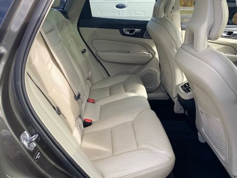 Used 2018 Volvo XC60 T8 Inscription image 18