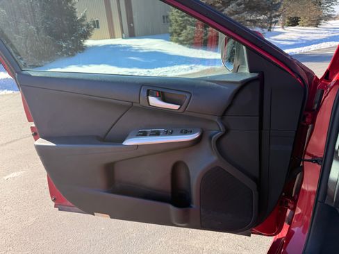 Used 2013 Toyota Camry SE image 15