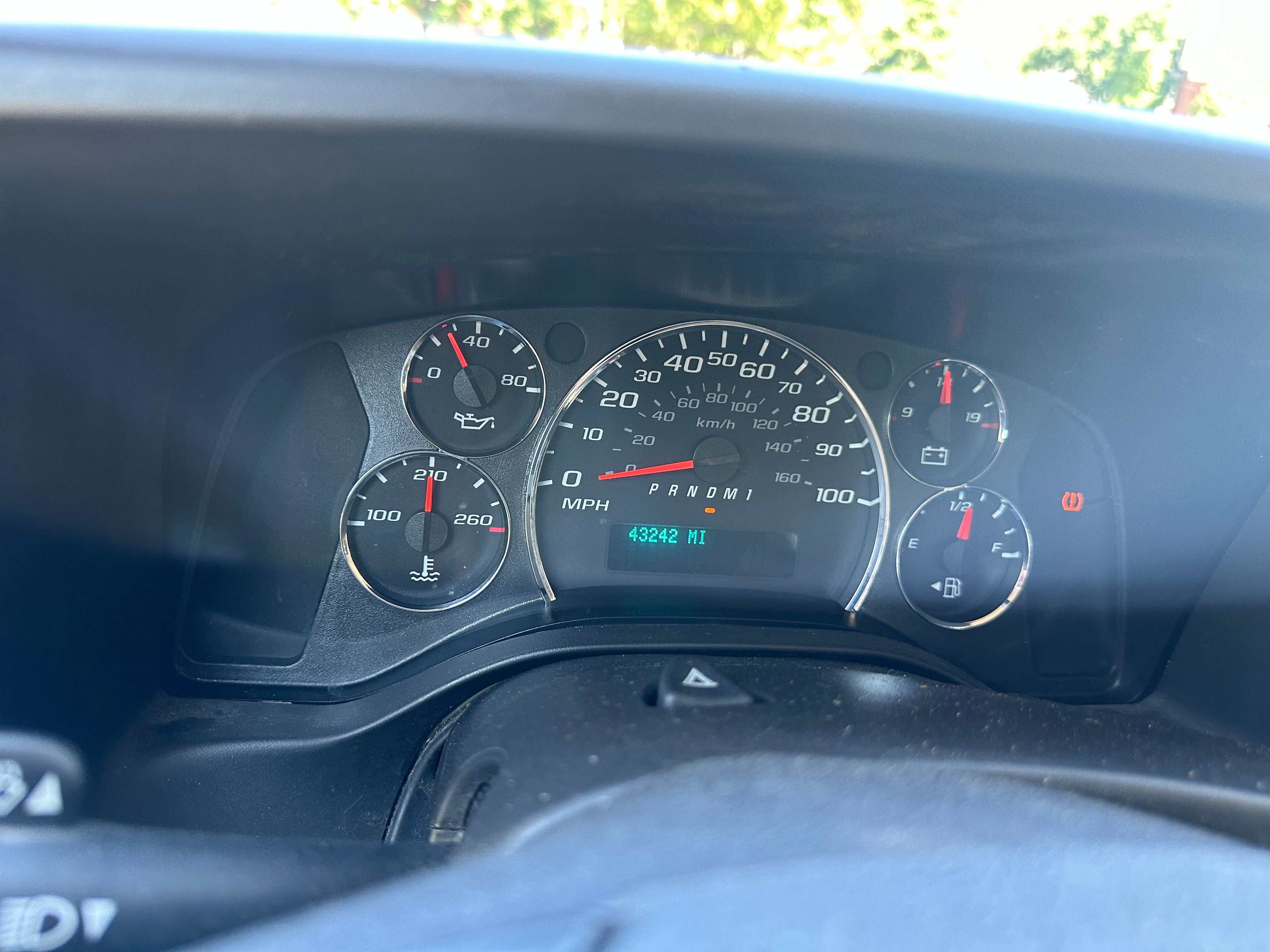 Used 2010 Chevrolet Express 2500 RWD image 11