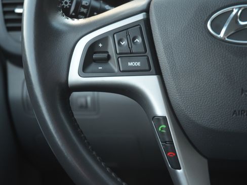 Used 2014 Hyundai Accent SE image 12