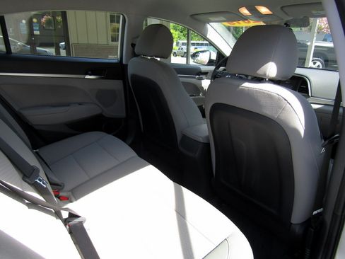 Used 2019 Hyundai Elantra SE image 22