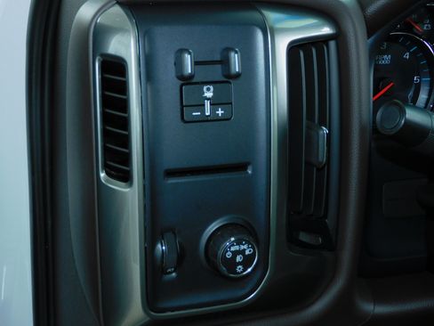 Used 2018 Chevrolet Silverado 1500 LT image 26