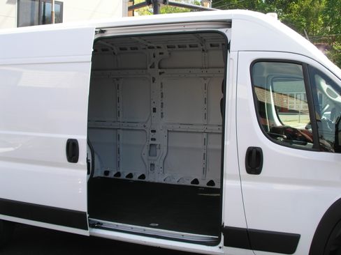 Used 2022 RAM ProMaster 2500 FWD image 5