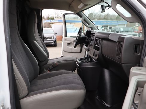 Used 2019 GMC Savana 2500 image 12