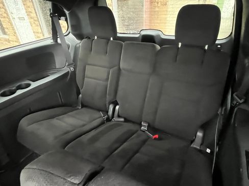 Used 2015 Dodge Grand Caravan SE image 10