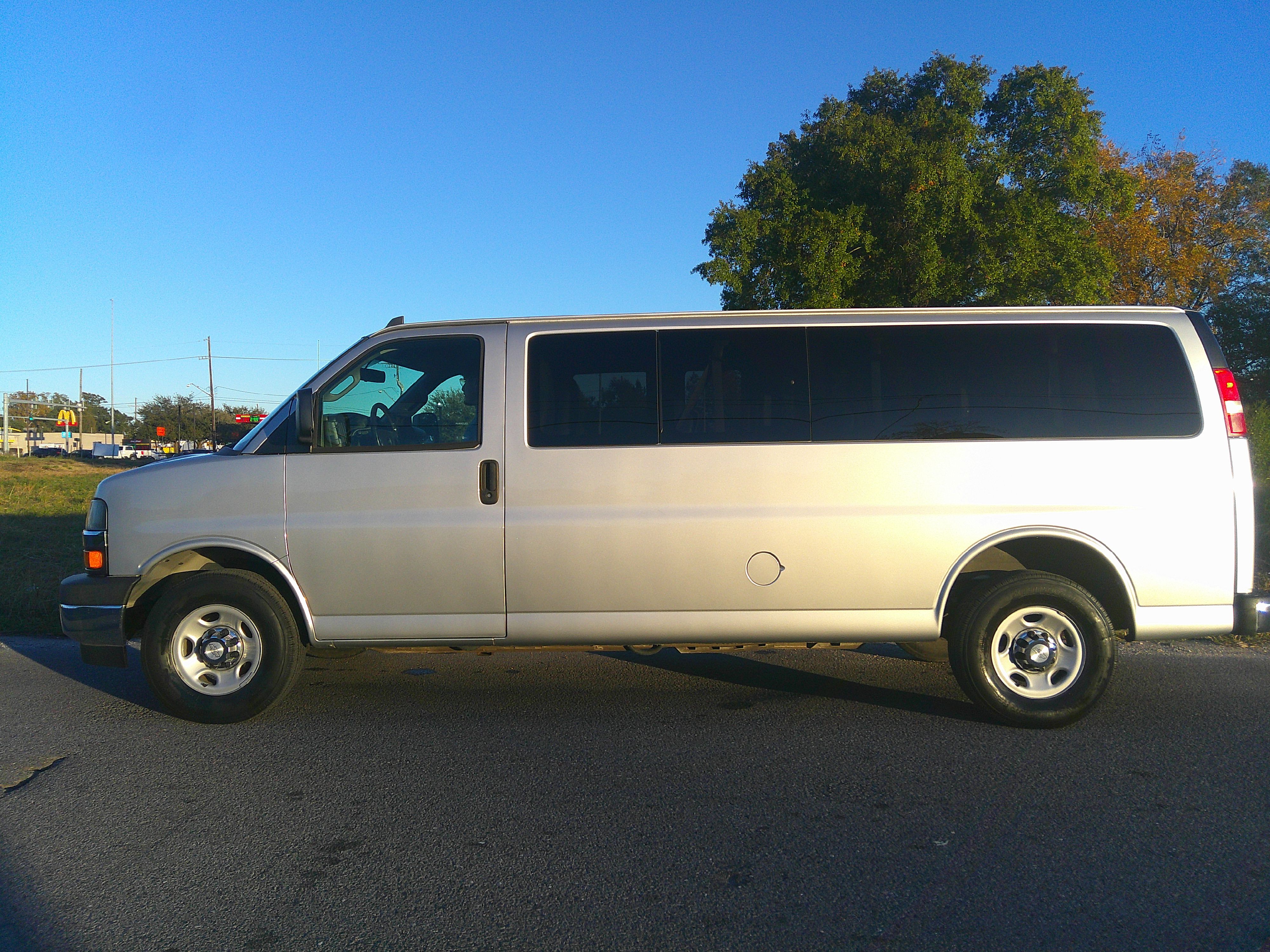 Used 2017 Chevrolet Express 3500 LT Extended Passenger RWD image 1