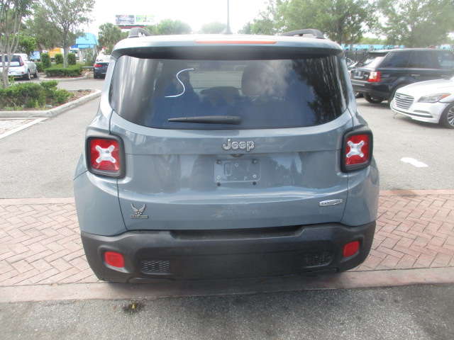 Used 2016 Jeep Renegade Latitude FWD image 7