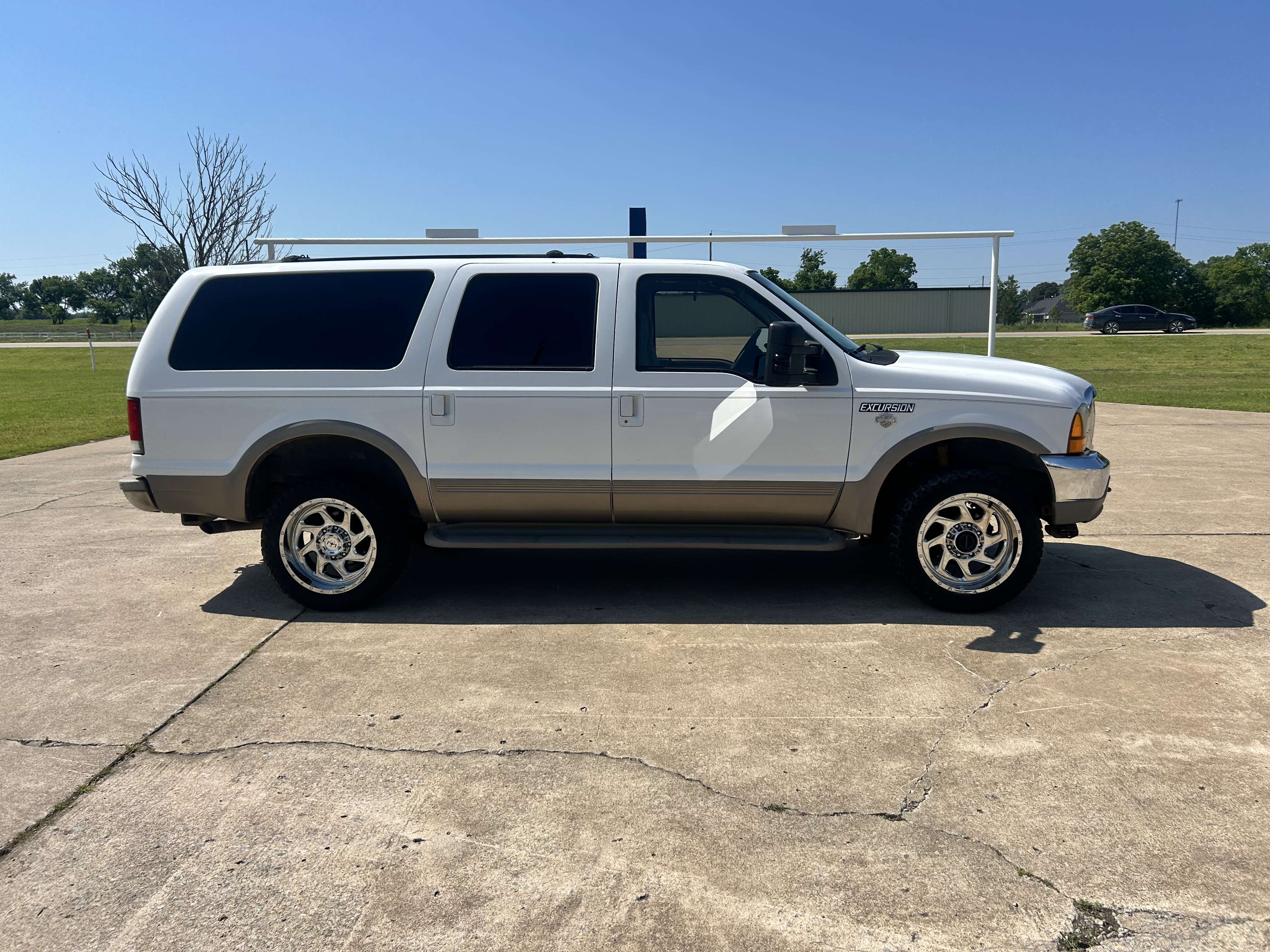 Used 2001 Ford Excursion 4WD Limited image 4