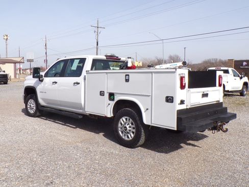 Used 2024 Chevrolet Silverado 2500 LT image 2