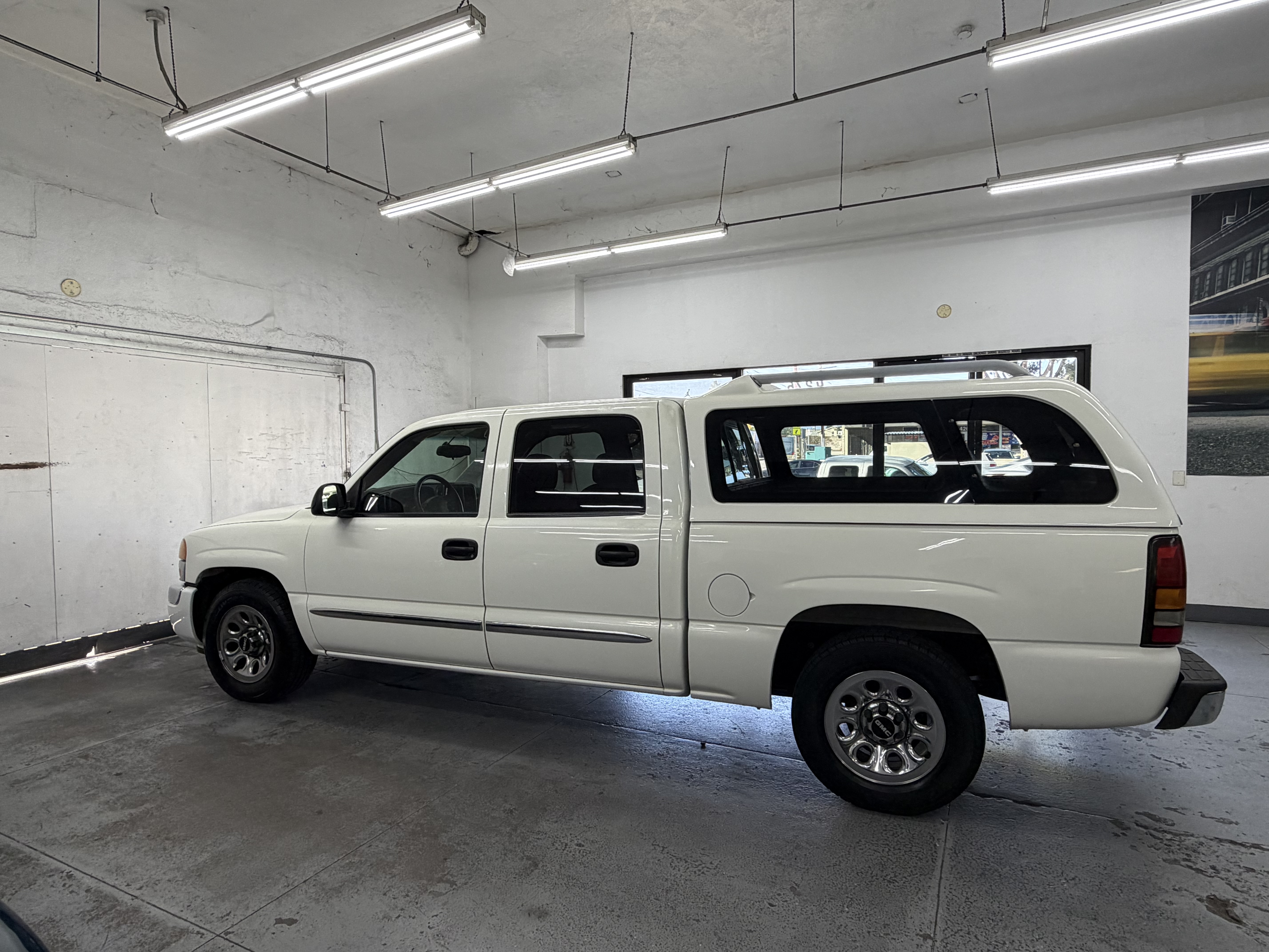 Used 2007 GMC Sierra 1500 2WD Crew Cab image 3