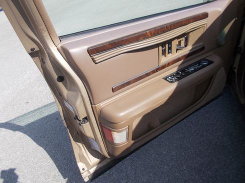 Used 1996 Buick Roadmaster Limited Sedan RWD image 5