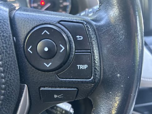 Used 2016 Toyota RAV4 Limited image 10