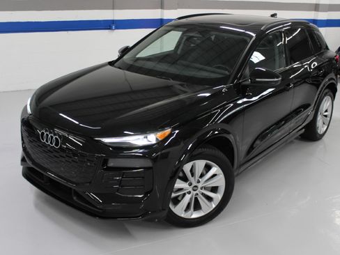 Used 2025 Audi Q6 e-tron Premium image 9