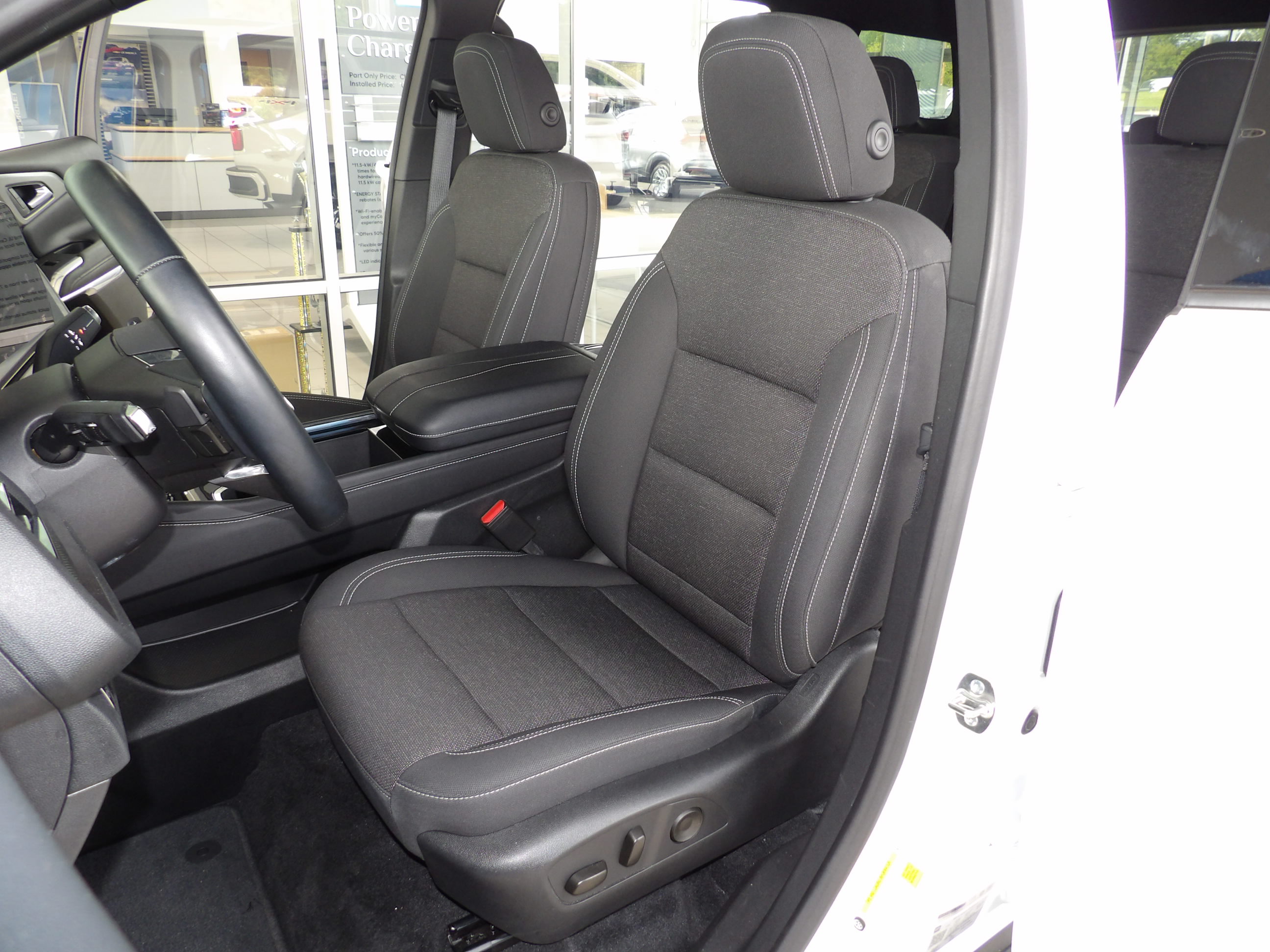 Used 2026 Chevrolet Traverse FWD LT image 14