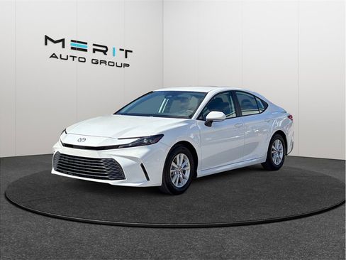 Used 2025 Toyota Camry LE image 4