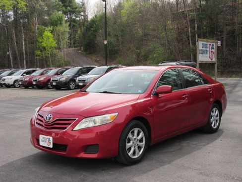 Used 2011 Toyota Camry LE Sedan FWD image 1