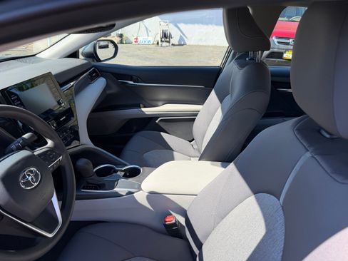 Used 2021 Toyota Camry LE FWD image 4