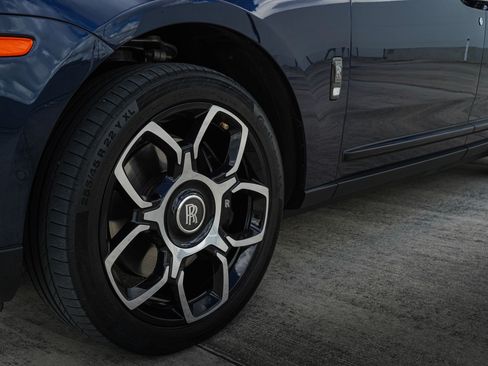 Used 2022 Rolls-Royce Cullinan Black Badge image 23