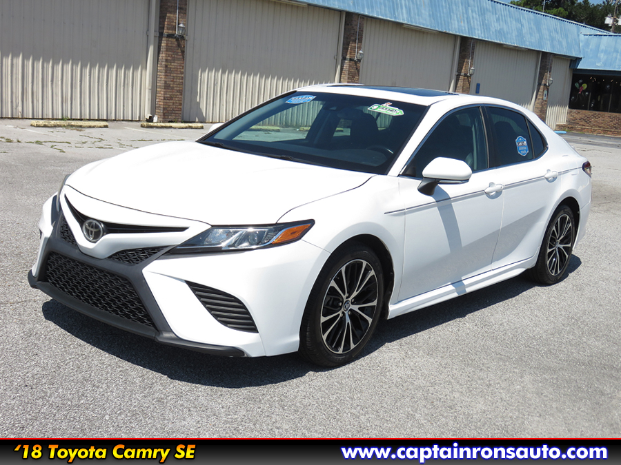 Used 2018 Toyota Camry SE Sport Sedan 4D FWD image 2