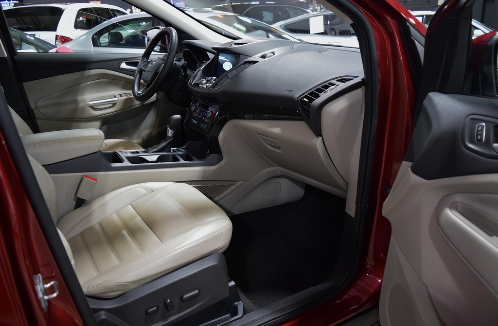 Used 2017 Ford Escape Titanium FWD image 21