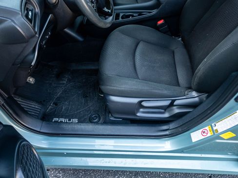 Used 2020 Toyota Prius image 31