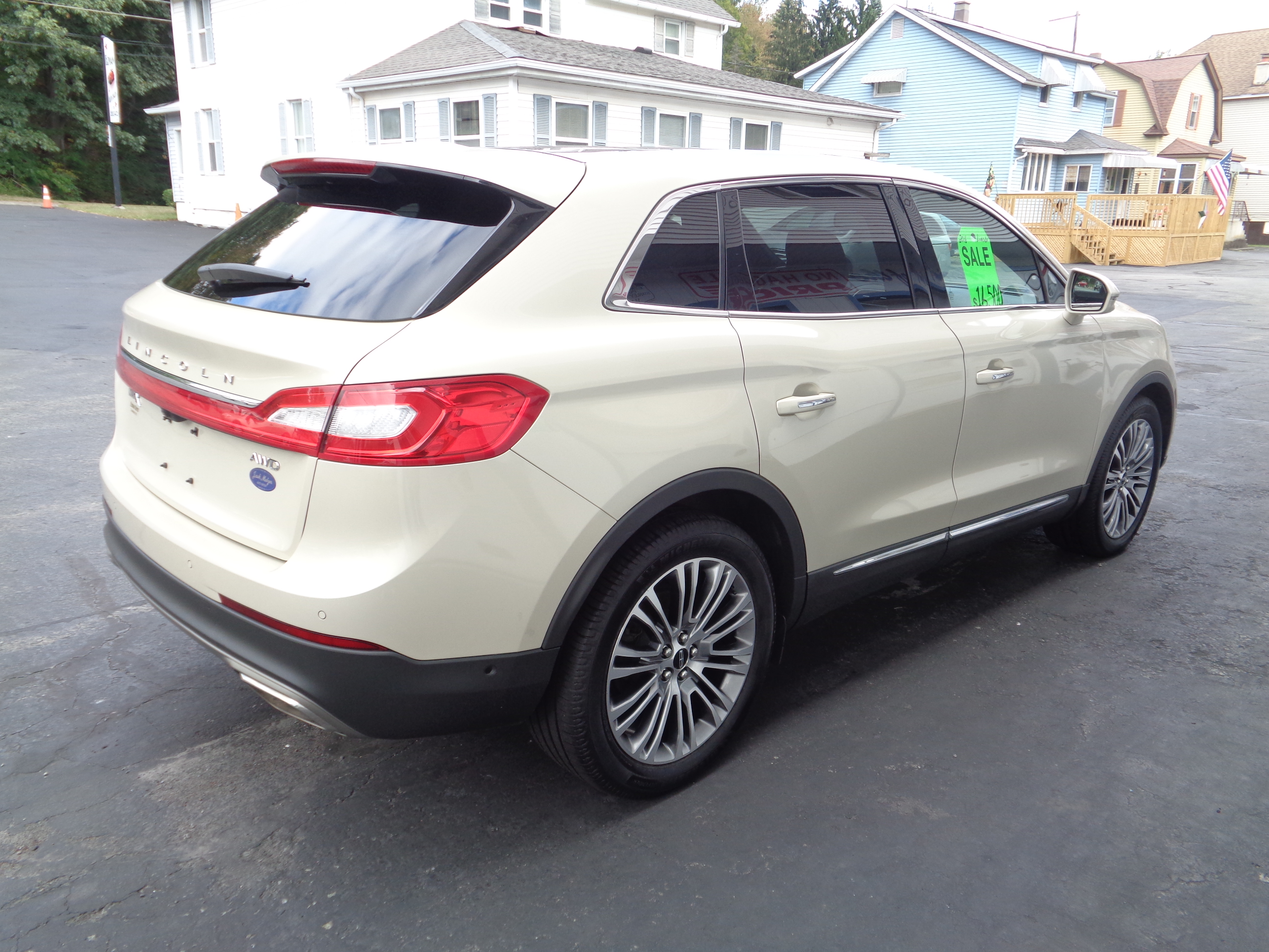 Used 2016 Lincoln MKX Reserve AWD/4WD image 2