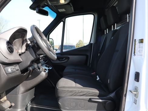 Used 2022 Mercedes-Benz Sprinter 3500 image 10