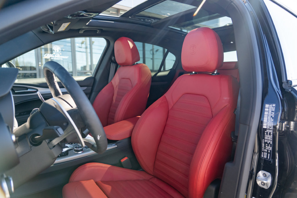 New 2025 Alfa Romeo Stelvio Sprint AWD/4WD image 15