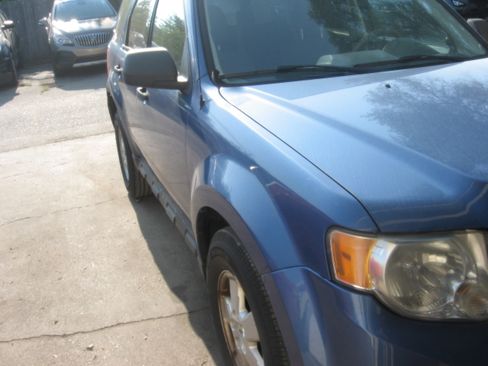 Used 2009 Ford Escape 4WD XLT image 3