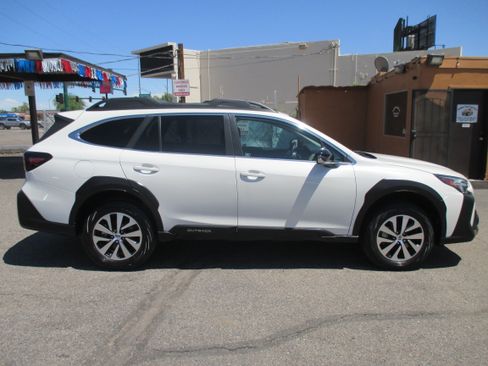 Used 2024 Subaru Outback Premium AWD/4WD image 1
