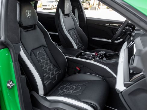 Used 2025 Lamborghini Urus SE AWD/4WD image 17